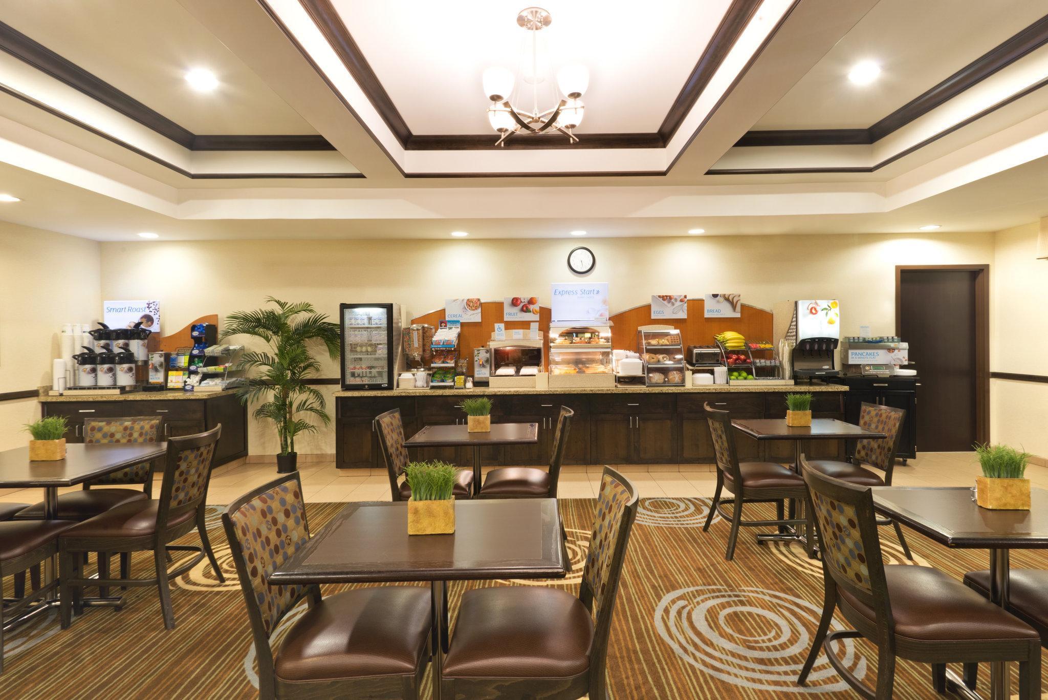 Holiday Inn Express Richfield By Ihg Экстерьер фото